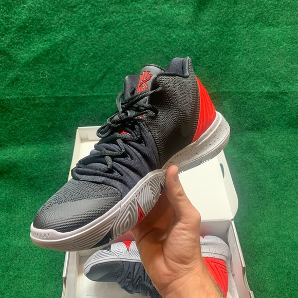 Nike Kyrie 5 Bred  men’s basketball shoe - Size 9 main image 8
